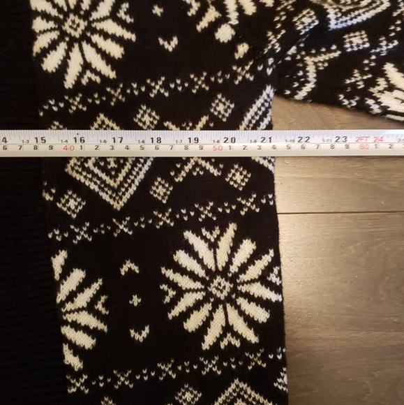 woman`s shrugs/cardigan - Picture 6 of 9